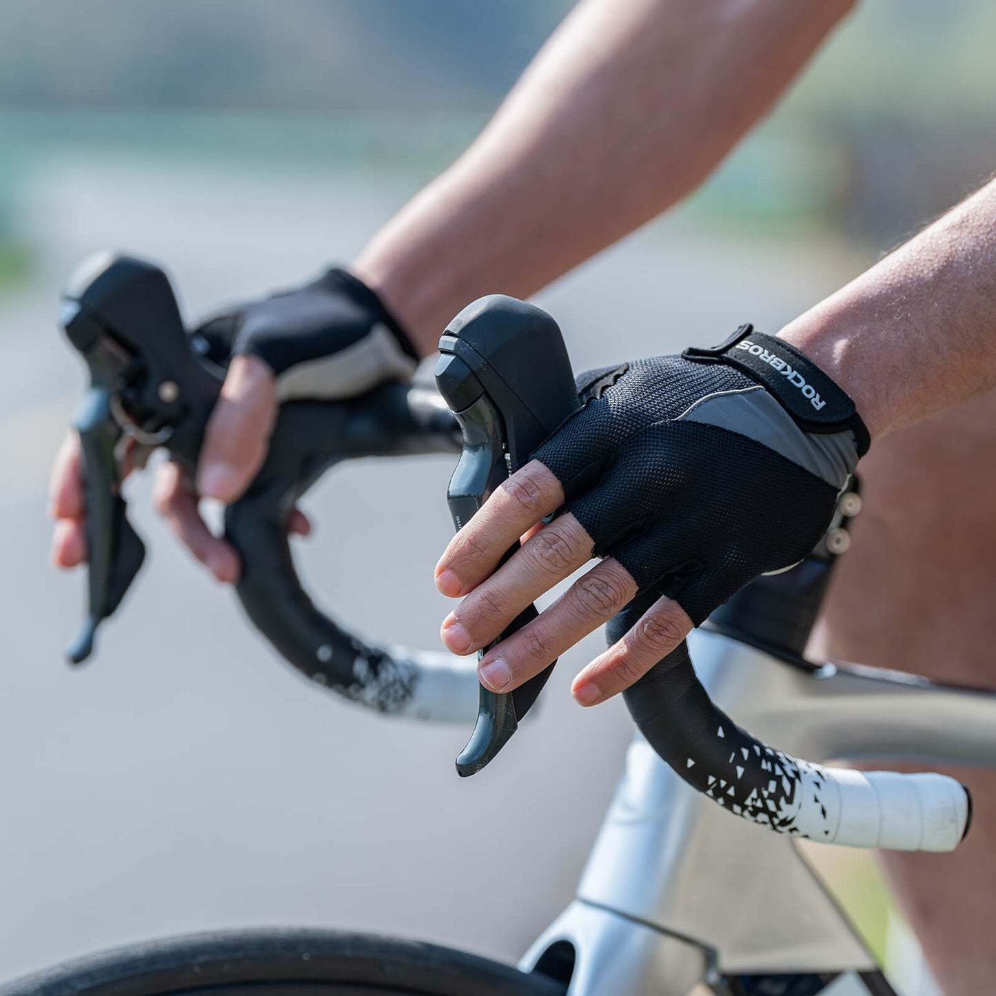 ROCKBROS Breathable Half Finger Cycling Gloves for Summer Rides